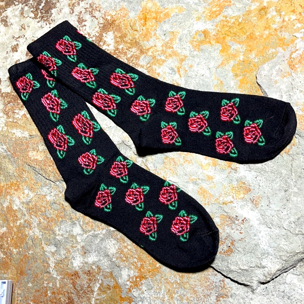 ✨3/$25✨ socks Black with red Roses